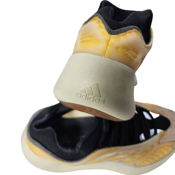 Yeezy X Adidas - Picture 9 of 11